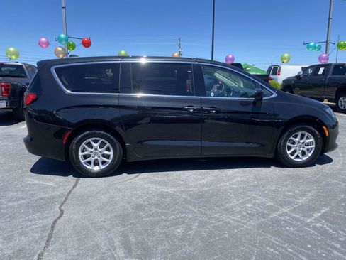 Used 2022 Chrysler Voyager LX FWD image 8