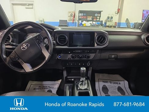 Used 2016 Toyota Tacoma TRD Off-Road w/ Premium & Technology Package RWD image 9
