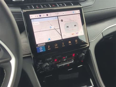 New 2025 Jeep Grand Cherokee L Limited image 30