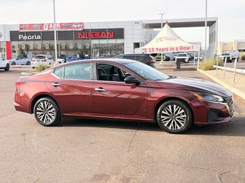 Certified 2024 Nissan Altima 2.5 SV FWD image 8