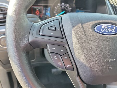 Certified 2024 Ford Edge SE w/ Black Appearance Package image 6