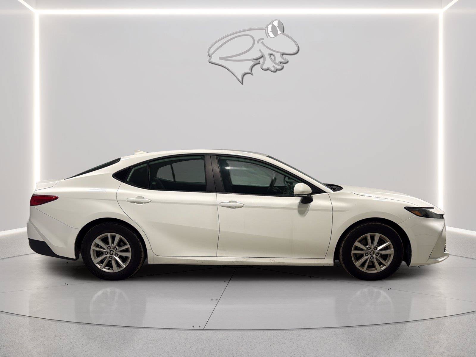 Used 2025 Toyota Camry LE FWD image 6