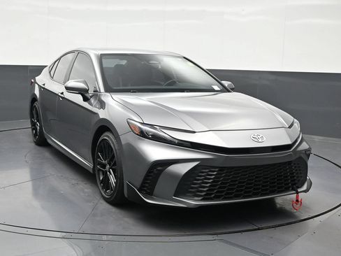 Used 2025 Toyota Camry SE FWD image 8