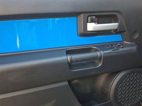 Used 2007 Toyota FJ Cruiser 4WD image 12