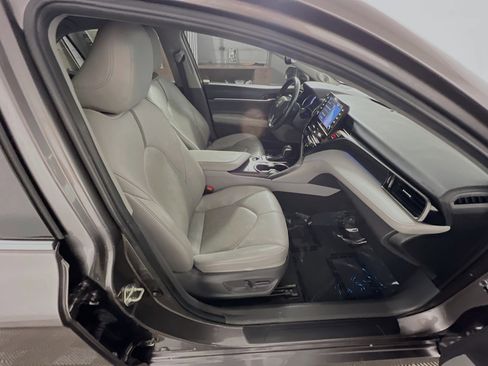 Used 2021 Toyota Camry XLE image 31