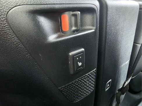 Used 2025 Chrysler Pacifica Limited image 30