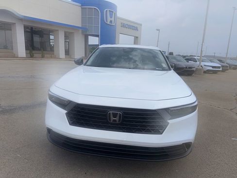 Certified 2025 Honda Accord SE image 2