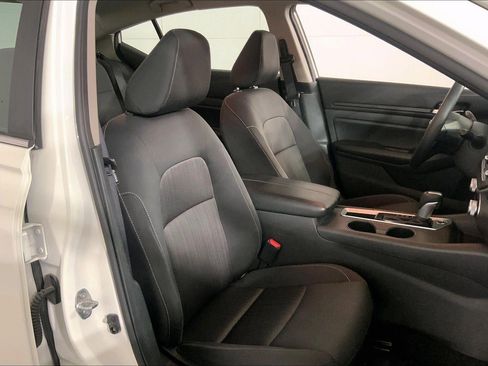 Used 2025 Nissan Altima 2.5 SV FWD image 7