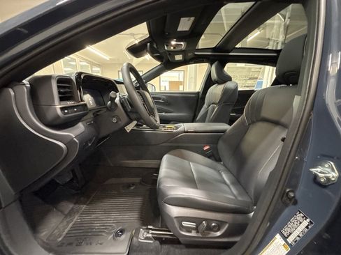 New 2026 Toyota Crown Platinum image 18