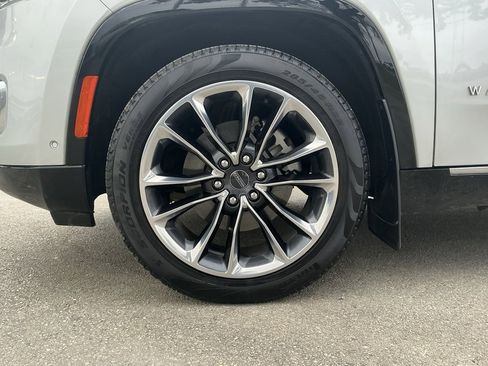 Used 2023 Jeep Wagoneer Series III w/ Premium Group I image 8