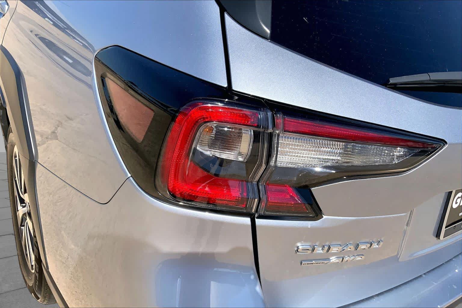Used 2025 Subaru Outback Premium AWD/4WD image 27