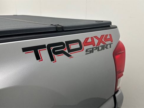 Used 2016 Toyota Tacoma TRD Sport image 18