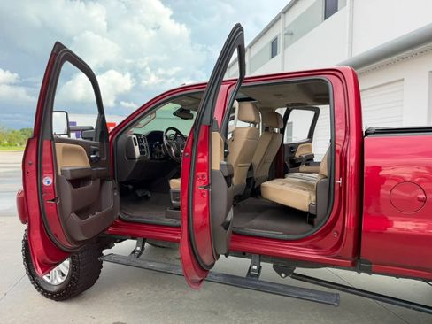 Used 2019 GMC Sierra 2500 Denali w/ Duramax Plus Package AWD/4WD image 23