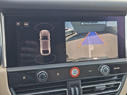 Certified 2026 Porsche Macan S AWD/4WD image 18