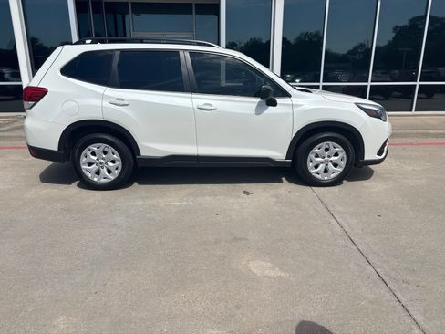 Used 2022 Subaru Forester AWD/4WD image 4