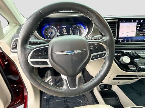 Used 2021 Chrysler Pacifica Touring-L w/ Premium & Safety Sphere Group FWD image 39