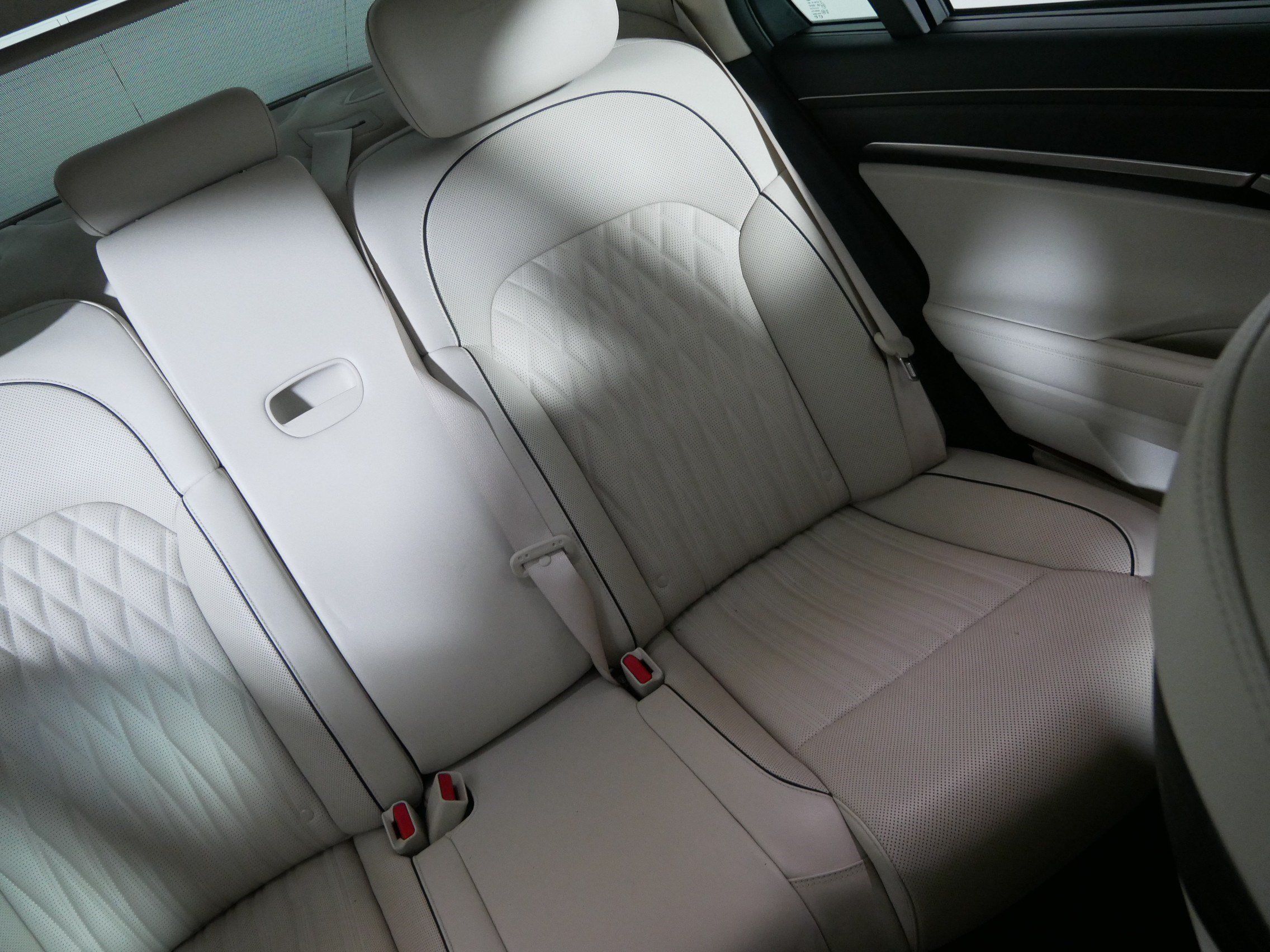 Used 2022 Genesis G90 3.3T Premium AWD/4WD image 14
