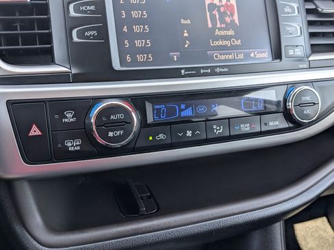 Used 2016 Toyota Highlander XLE AWD/4WD image 26