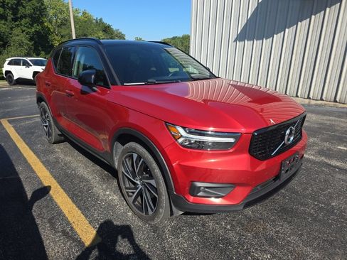 Used 2020 Volvo XC40 T5 R-Design w/ Protection Package AWD/4WD image 3