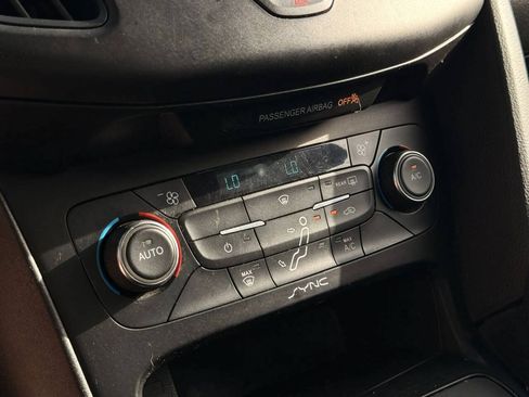 Used 2017 Ford Focus SE FWD image 23