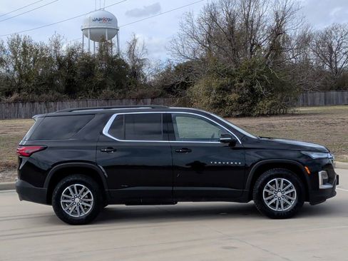 Used 2023 Chevrolet Traverse LT image 9