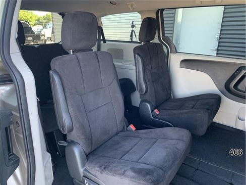 Used 2013 Dodge Grand Caravan SE FWD image 28