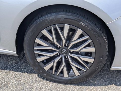 Used 2024 Nissan Altima 2.5 SV FWD image 7