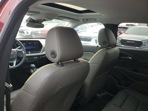 Certified 2024 Chevrolet Trax ACTIV w/ Sunroof Package FWD image 9