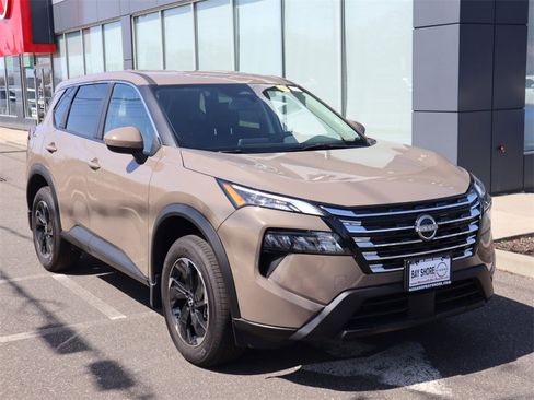 Certified 2025 Nissan Rogue SV image 3