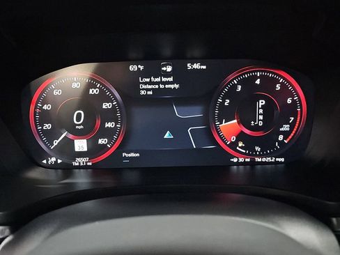 Used 2019 Volvo S60 T5 R-Design image 10