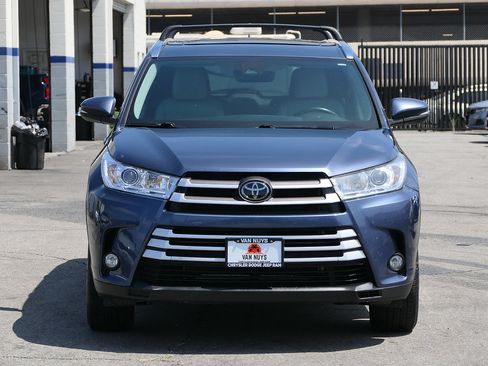 Used 2018 Toyota Highlander XLE FWD image 6