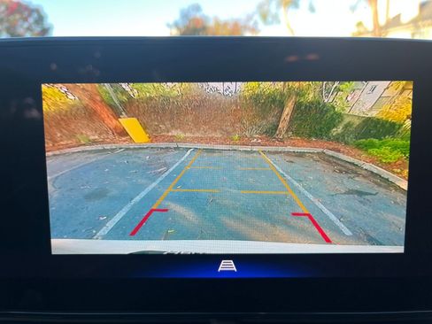 Used 2025 Chevrolet Trax LT w/ LT Convenience Package image 17