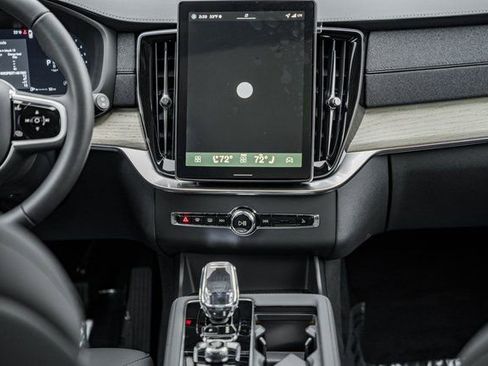 New 2026 Volvo XC90 B6 Plus w/ Protection Package Premier image 20