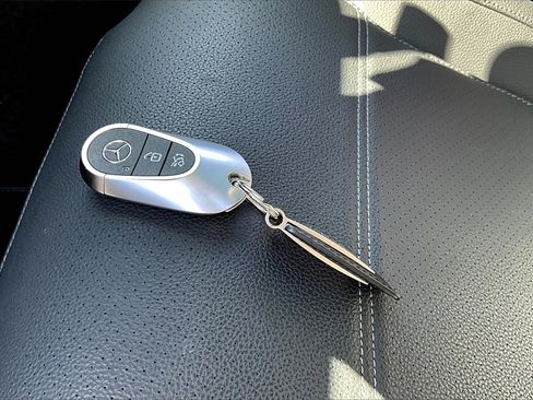 Used 2025 Mercedes-Benz C 300 4MATIC Sedan image 10