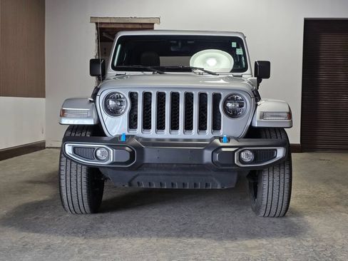 Used 2022 Jeep Wrangler Unlimited Sahara AWD/4WD image 2