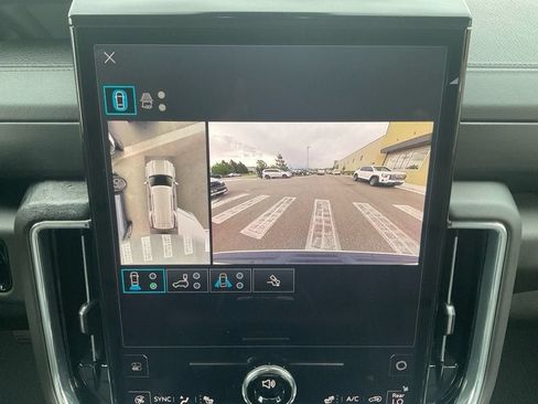 Used 2025 GMC Yukon Denali AWD/4WD image 18