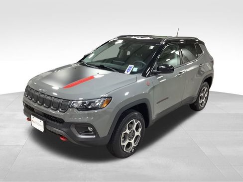Used 2022 Jeep Compass Trailhawk image 3