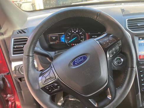 Used 2017 Ford Explorer Limited w/ Equipment Group 301A AWD/4WD image 17