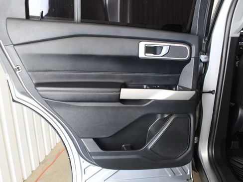 Used 2023 Ford Explorer XLT w/ Equipment Group 202A RWD image 17