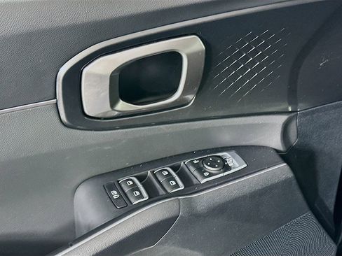 Used 2023 Kia Sorento LX image 22