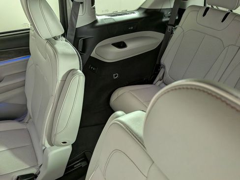 Certified 2021 Jeep Grand Cherokee L Overland w/ Luxury Tech Group IV AWD/4WD image 40