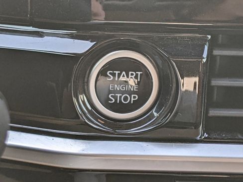 Used 2024 Nissan Pathfinder Platinum w/ Cargo Package image 31