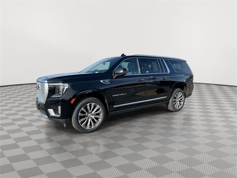 Used 2021 GMC Yukon XL Denali w/ Denali Premium Package image 4