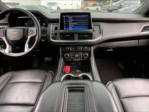 Used 2024 Chevrolet Suburban Premier AWD/4WD image 7