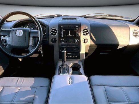 Used 2008 Lincoln Mark LT 4x4 image 9