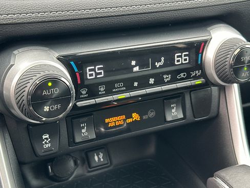 Used 2019 Toyota RAV4 XLE Premium AWD/4WD image 21