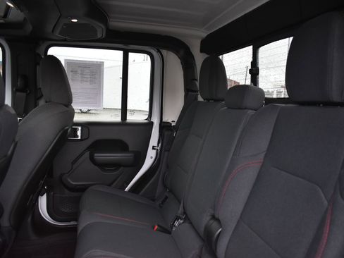 Used 2024 Jeep Gladiator Rubicon w/ Convenience Group image 14