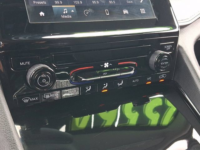 Used 2023 Jeep Grand Cherokee Laredo RWD image 15