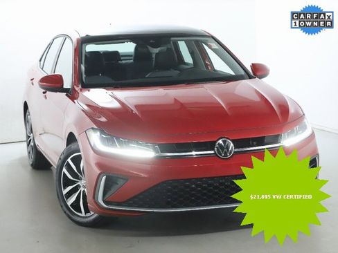 Certified 2025 Volkswagen Jetta SE image 2