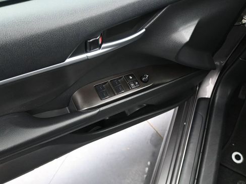 Used 2024 Toyota Camry SE image 25